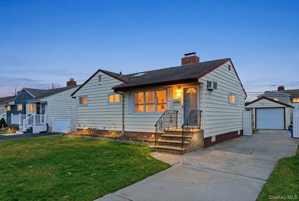 61 Grant Street, Freeport, NY 11520