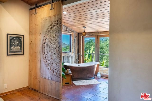 22068 Topanga School Road, Topanga, CA 90290