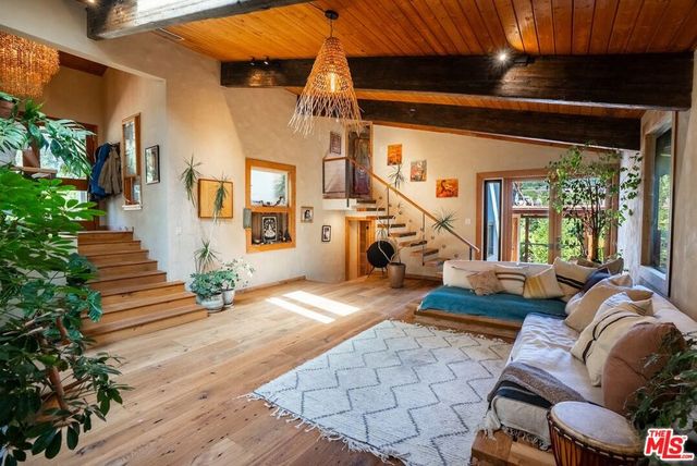 22068 Topanga School Road, Topanga, CA 90290