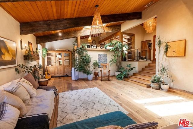 22068 Topanga School Road, Topanga, CA 90290