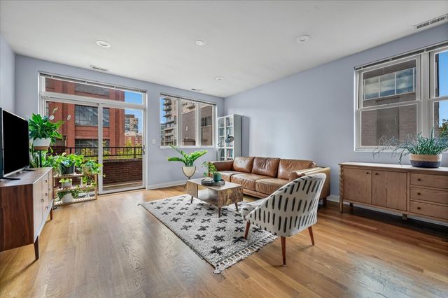 693 N Peoria Street 4N, Chicago, IL 60642