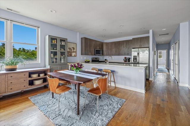 693 N Peoria Street 4N, Chicago, IL 60642