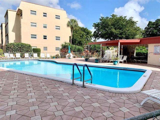 1010 COUNTRY CLUB Drive 108, Margate, FL 33063