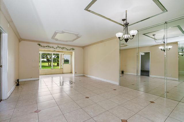 1010 COUNTRY CLUB Drive 108, Margate, FL 33063