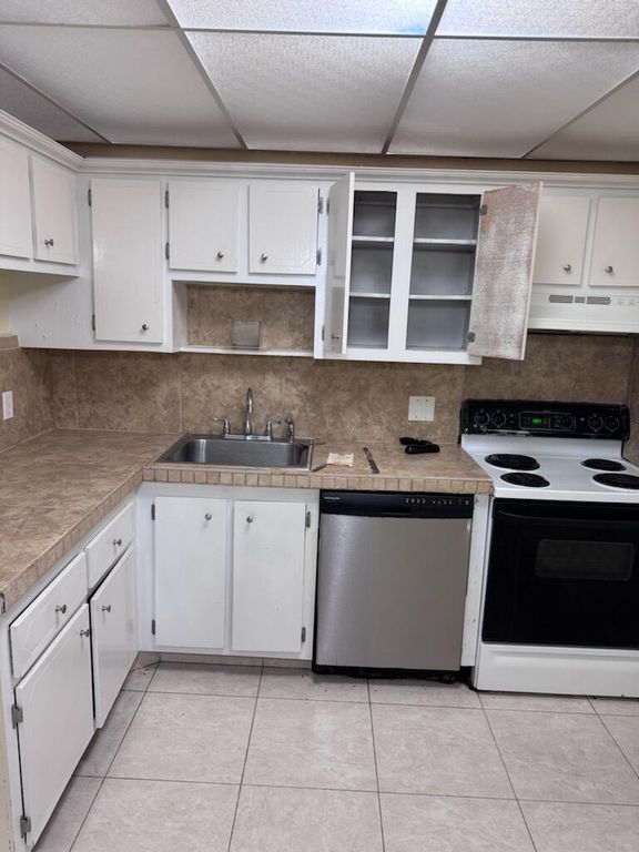 1010 COUNTRY CLUB Drive 108, Margate, FL 33063
