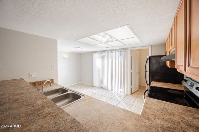 4828 W ORANGEWOOD Avenue 122, Glendale, AZ 85301