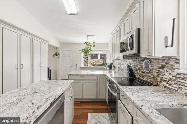 352 S NEW MIDDLETOWN RD, Media, PA 19063