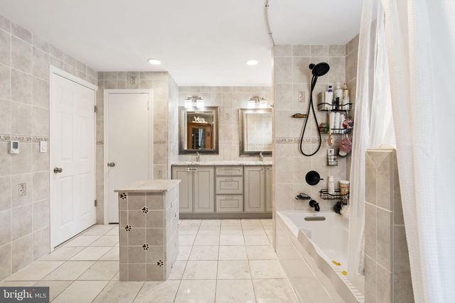 352 S NEW MIDDLETOWN RD, Media, PA 19063