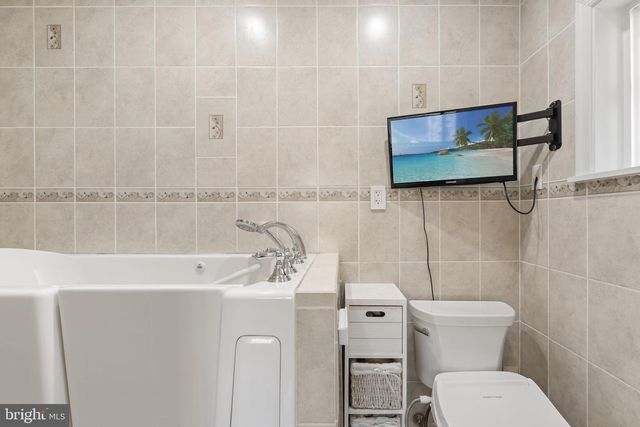 352 S NEW MIDDLETOWN RD, Media, PA 19063