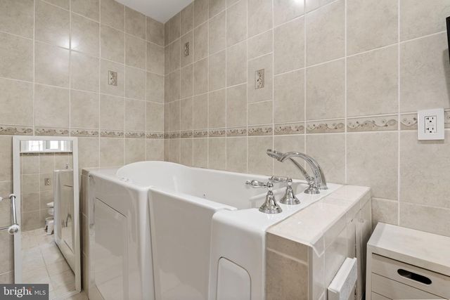 352 S NEW MIDDLETOWN RD, Media, PA 19063