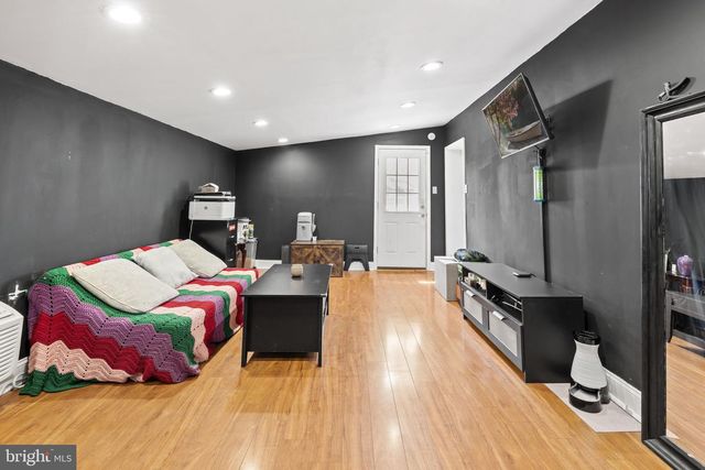 352 S NEW MIDDLETOWN RD, Media, PA 19063