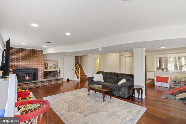 352 S NEW MIDDLETOWN RD, Media, PA 19063