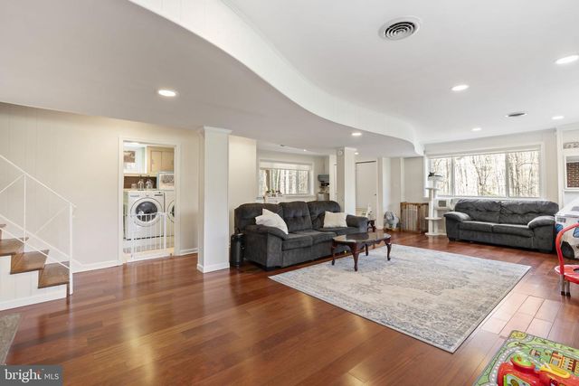 352 S NEW MIDDLETOWN RD, Media, PA 19063