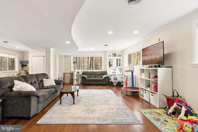 352 S NEW MIDDLETOWN RD, Media, PA 19063