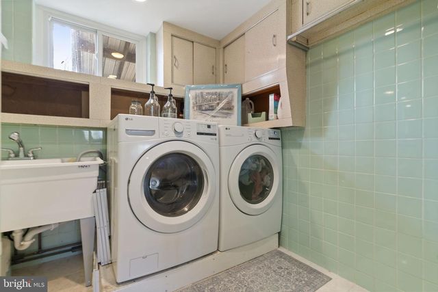 352 S NEW MIDDLETOWN RD, Media, PA 19063