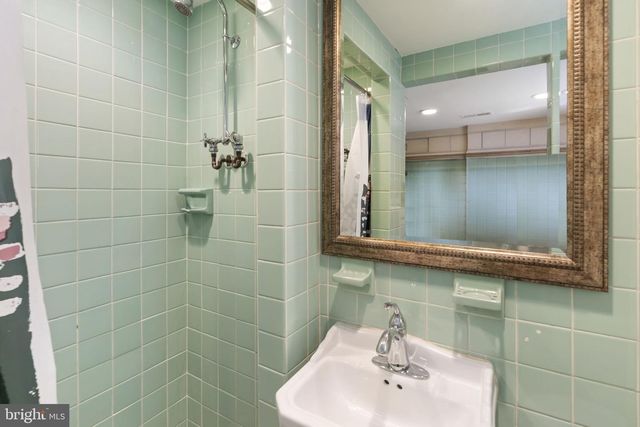 352 S NEW MIDDLETOWN RD, Media, PA 19063