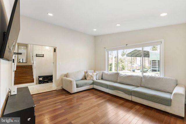 352 S NEW MIDDLETOWN RD, Media, PA 19063