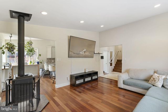 352 S NEW MIDDLETOWN RD, Media, PA 19063