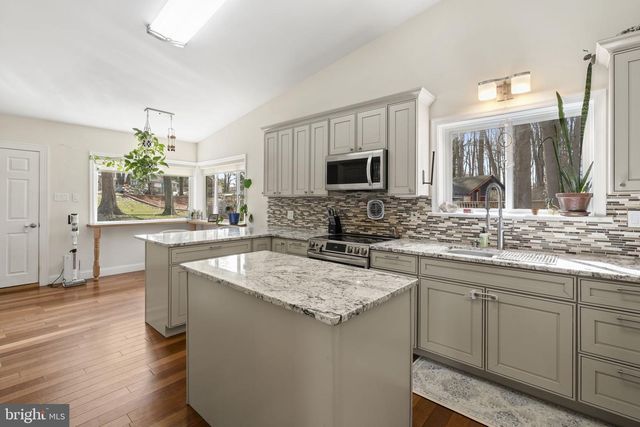 352 S NEW MIDDLETOWN RD, Media, PA 19063