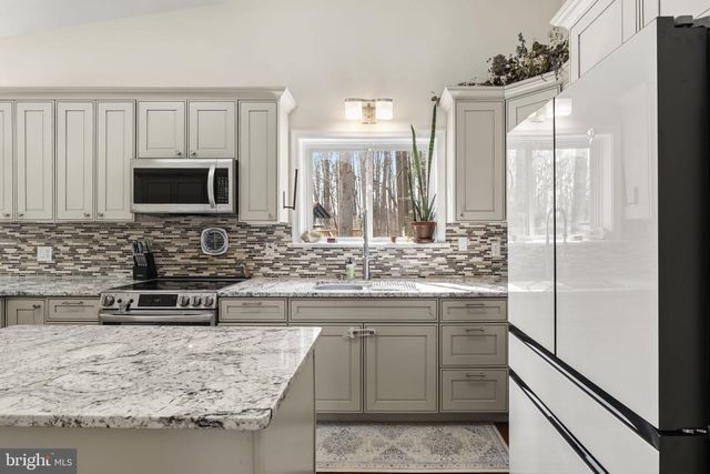 352 S NEW MIDDLETOWN RD, Media, PA 19063