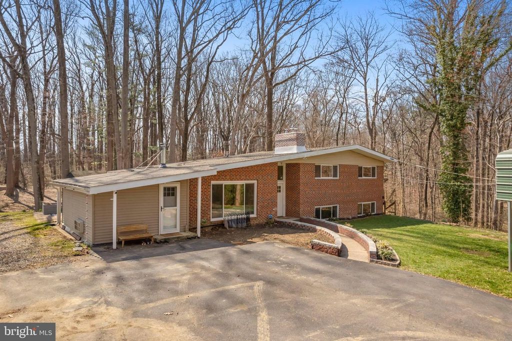 352 S NEW MIDDLETOWN RD, Media, PA 19063