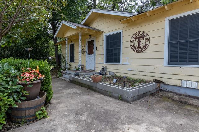 3528 Kellis Street, Fort Worth, TX 76119