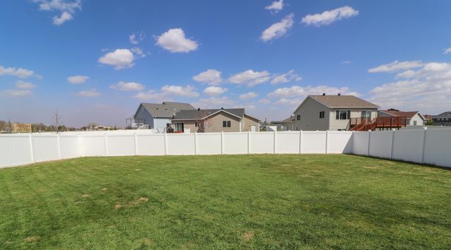 4312 10th Street S, Moorhead, MN 56560