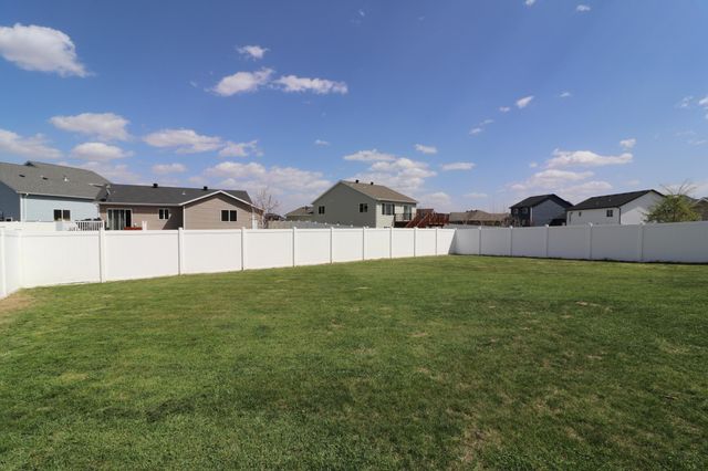 4312 10th Street S, Moorhead, MN 56560