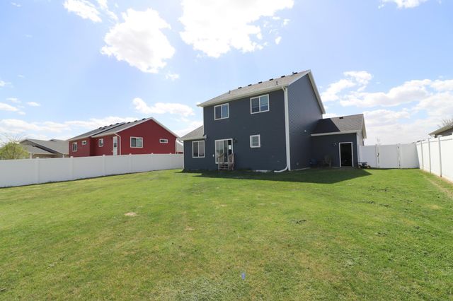 4312 10th Street S, Moorhead, MN 56560