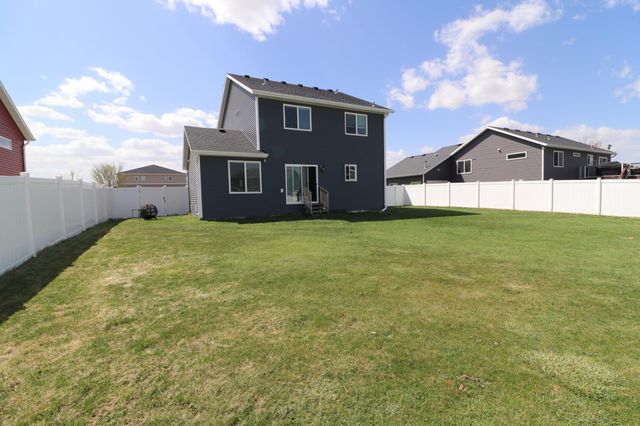 4312 10th Street S, Moorhead, MN 56560