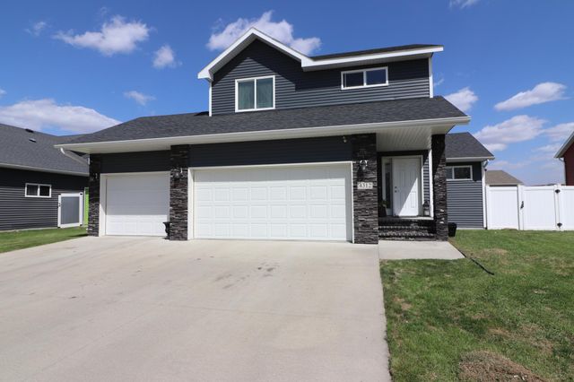 4312 10th Street S, Moorhead, MN 56560