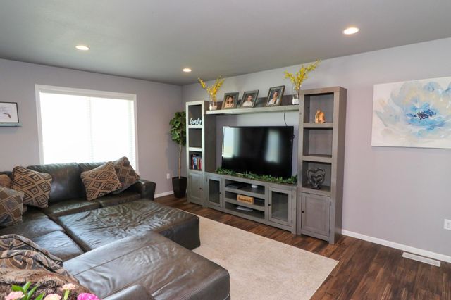 4312 10th Street S, Moorhead, MN 56560