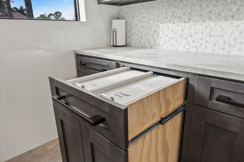 Image 11 of property listing at 14322 Draft Horse Lane, Wellington, FL 33414