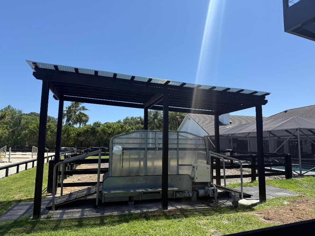 Image 12 of property listing at 14322 Draft Horse Lane, Wellington, FL 33414