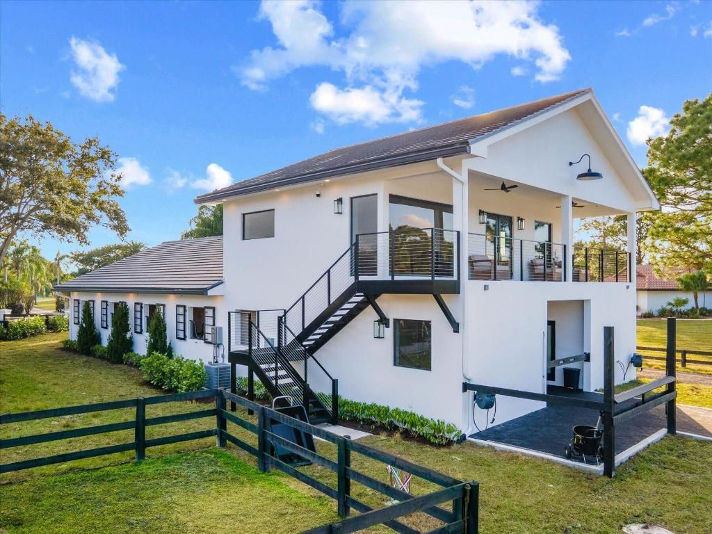 Image 14 of property listing at 14322 Draft Horse Lane, Wellington, FL 33414