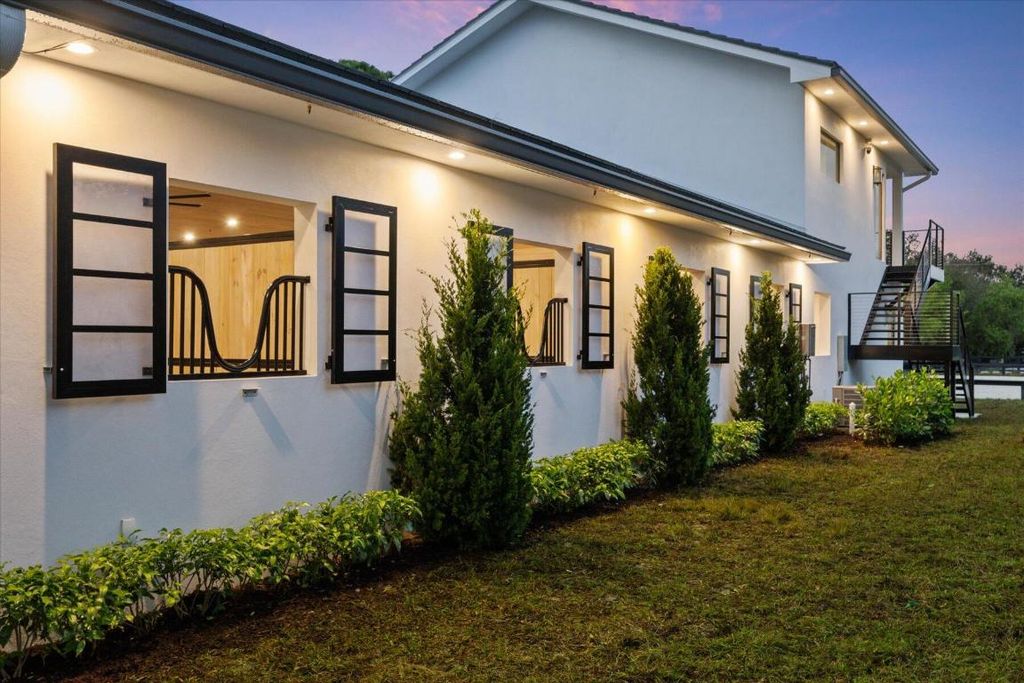 Image 15 of property listing at 14322 Draft Horse Lane, Wellington, FL 33414