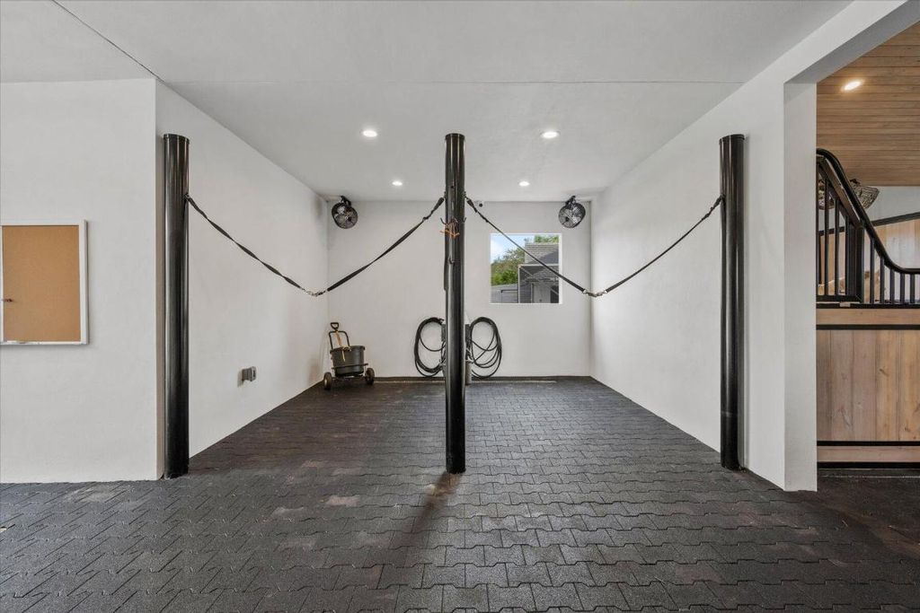 Image 5 of property listing at 14322 Draft Horse Lane, Wellington, FL 33414