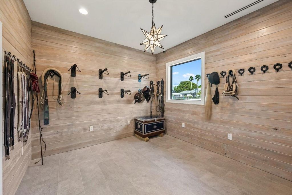 Image 8 of property listing at 14322 Draft Horse Lane, Wellington, FL 33414