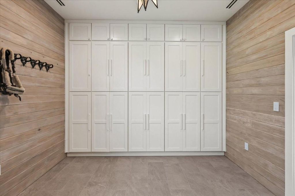 Image 9 of property listing at 14322 Draft Horse Lane, Wellington, FL 33414