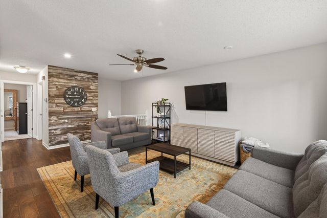 7373 Ivystone Avenue S, Cottage Grove, MN 55016