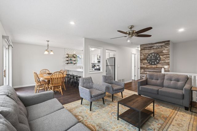 7373 Ivystone Avenue S, Cottage Grove, MN 55016