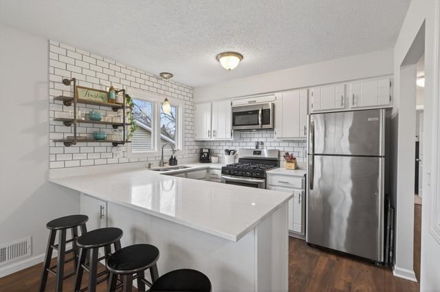 7373 Ivystone Avenue S, Cottage Grove, MN 55016