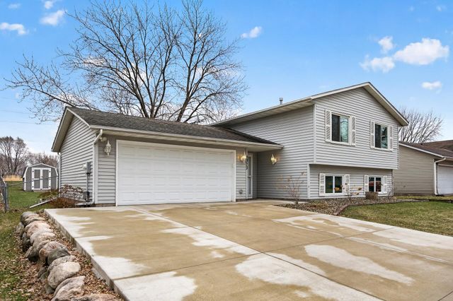 7373 Ivystone Avenue S, Cottage Grove, MN 55016
