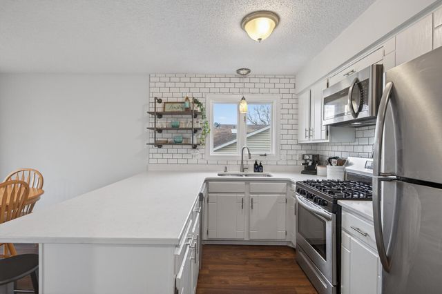 7373 Ivystone Avenue S, Cottage Grove, MN 55016