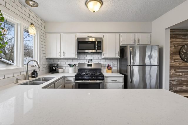 7373 Ivystone Avenue S, Cottage Grove, MN 55016