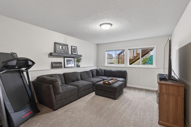 7373 Ivystone Avenue S, Cottage Grove, MN 55016