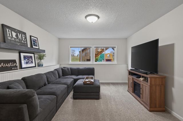 7373 Ivystone Avenue S, Cottage Grove, MN 55016