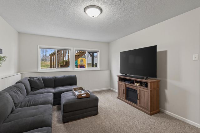 7373 Ivystone Avenue S, Cottage Grove, MN 55016