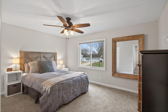 7373 Ivystone Avenue S, Cottage Grove, MN 55016