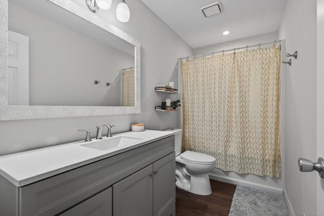 7373 Ivystone Avenue S, Cottage Grove, MN 55016